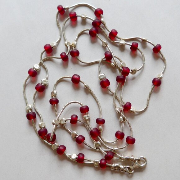 Silver Necklace with magenta glass beads - Picture 4 of 10